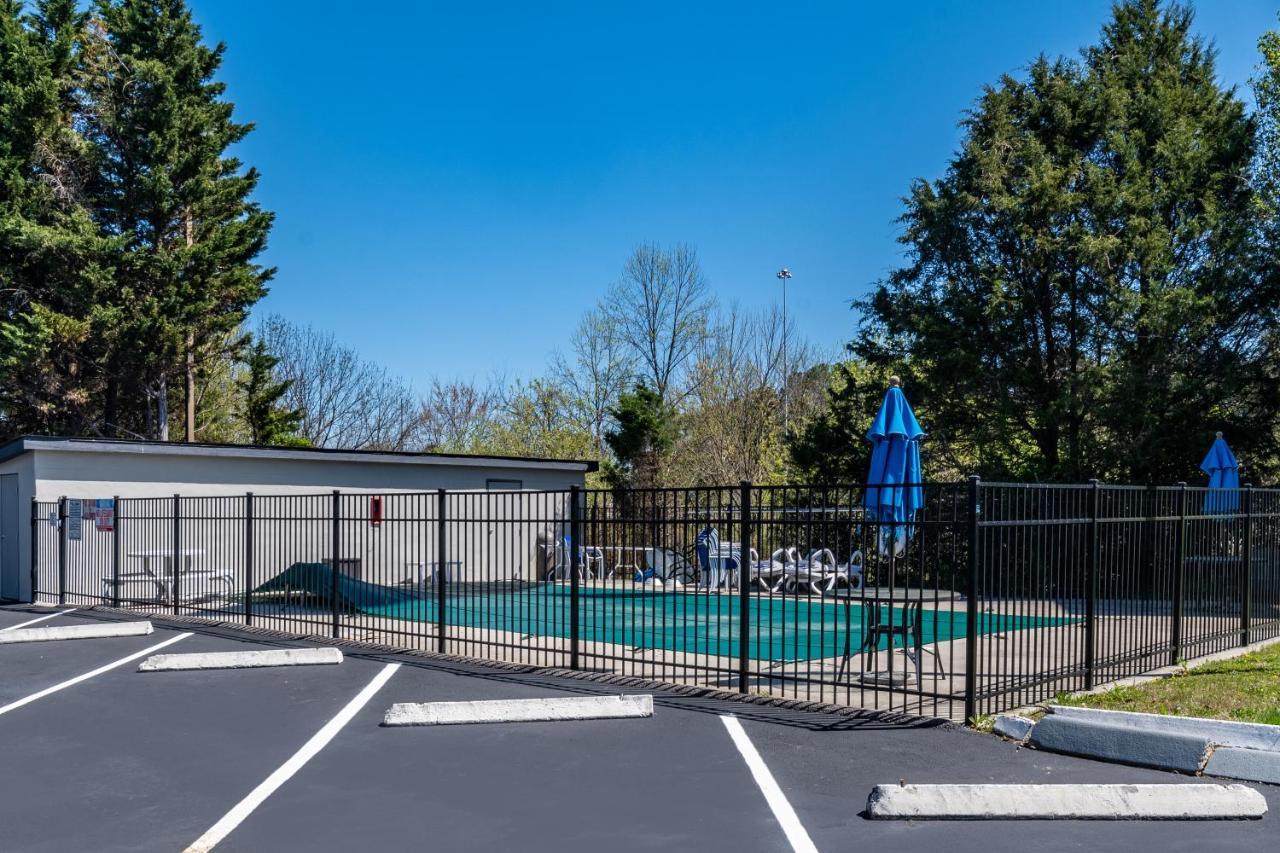 Quality Inn Кливленд Экстерьер фото